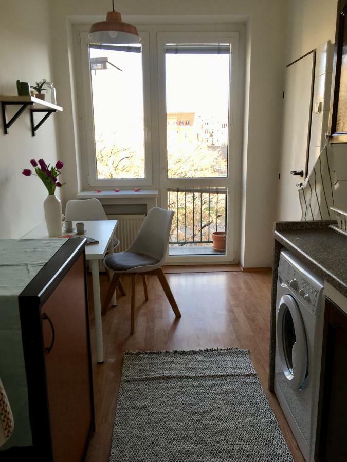 Blu Apartment In Old Town Братислава Екстериор снимка
