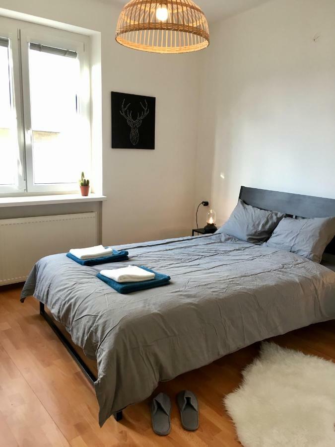 Blu Apartment In Old Town Братислава Екстериор снимка